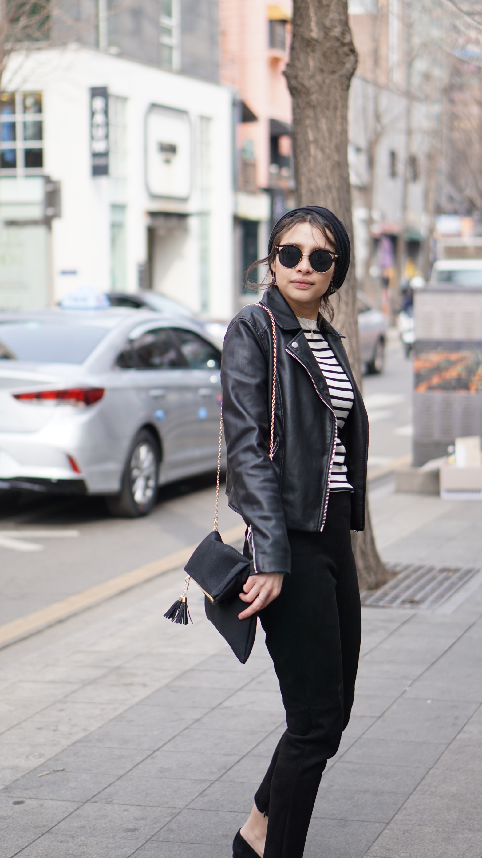 Parisian_woman_on_street_wearing_black_trousers_breton_top_leather_jacket